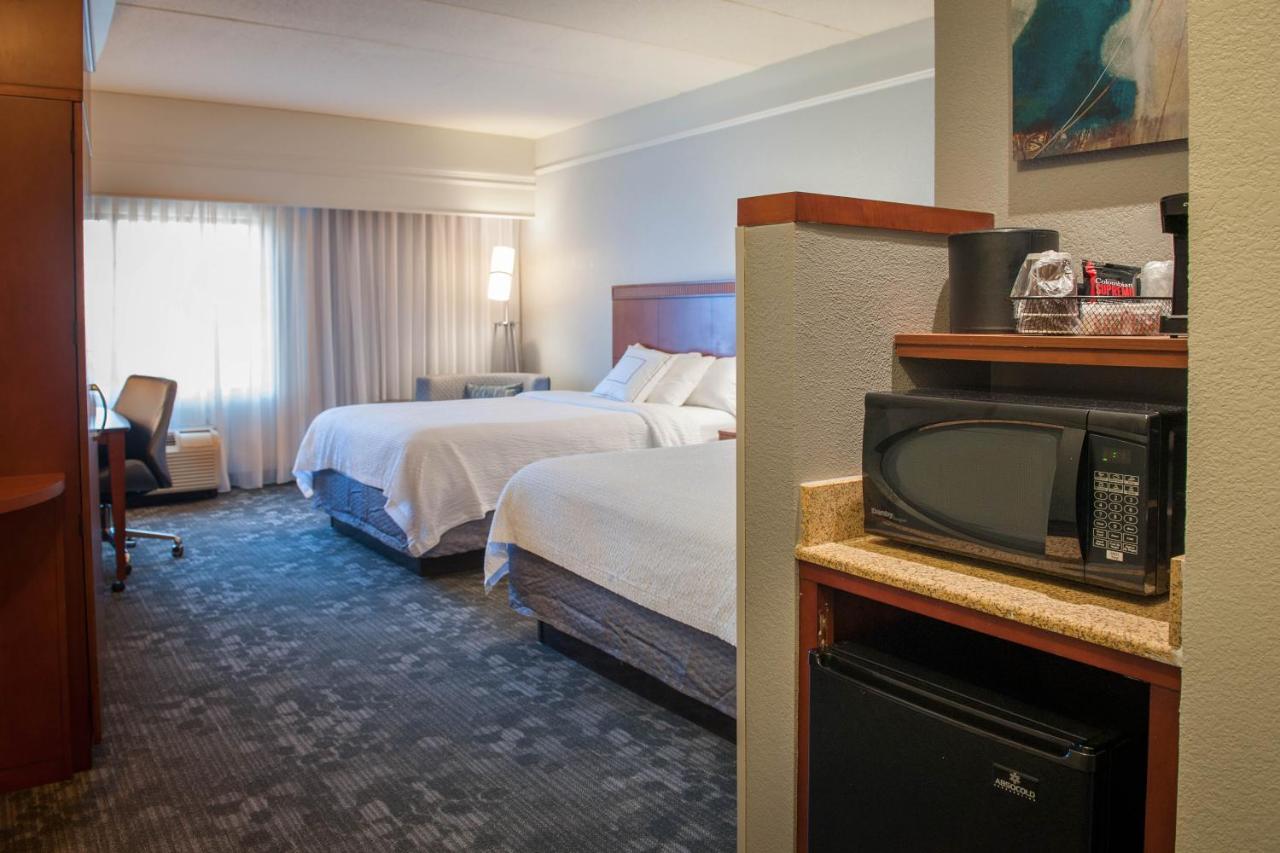 Courtyard By Marriott Pensacola Downtown Hotel Exterior foto