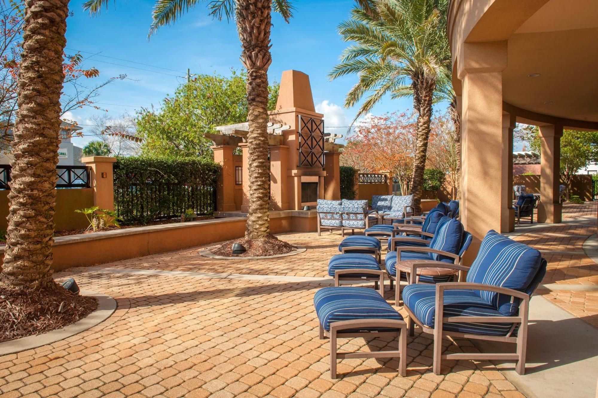 Courtyard By Marriott Pensacola Downtown Hotel Exterior foto